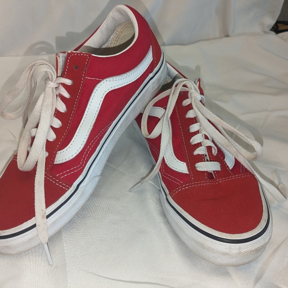 Red vans - Picture 1 of 4